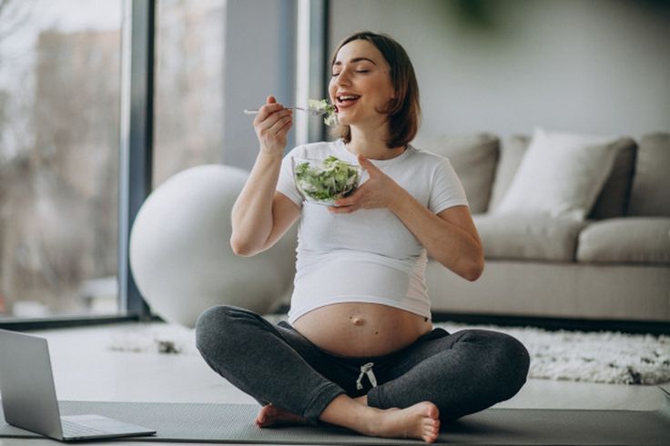 pregnant lady eating green salad